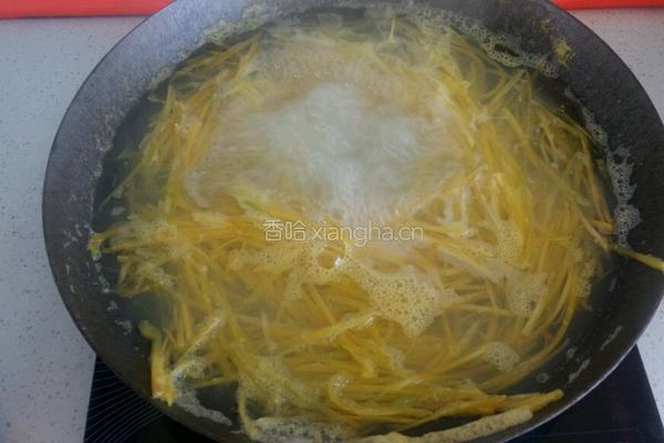 黄萝卜猪肉饺子的做法图解3