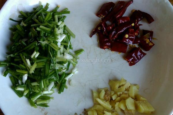 家常炒海鲜菇芦笋的做法图解3