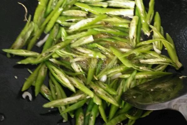 青椒炒鸭肠的做法图解6