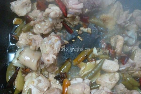 香菇土豆炖鸡块的做法图解6