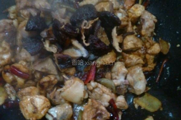 香菇土豆炖鸡块的做法图解7