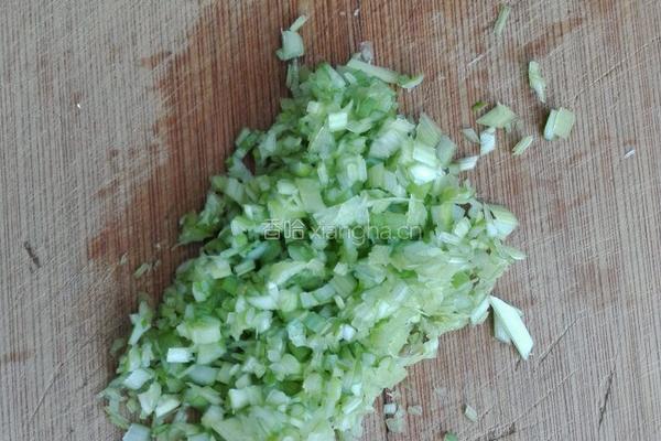 羊肉豆角馅饺子的做法图解4