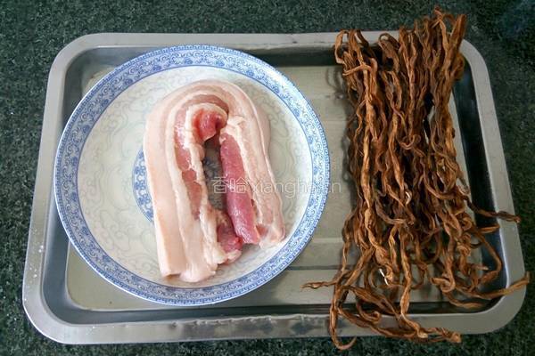 豆角干炖五花肉的做法图解1