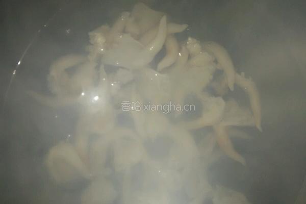青椒炒鸟贝的做法图解2