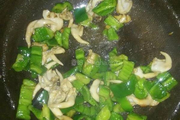 青椒炒鸟贝的做法图解6