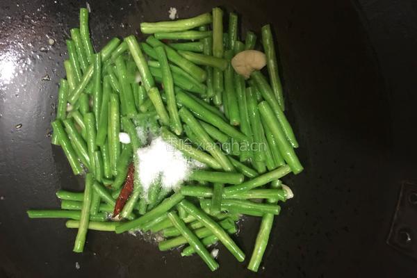 干煸豆角的做法图解4
