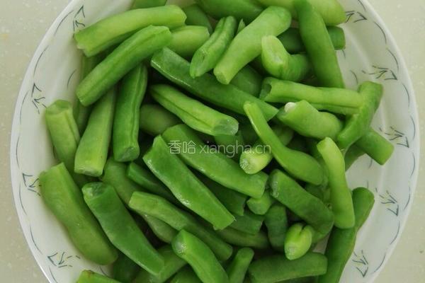 素烧豆角的做法图解2
