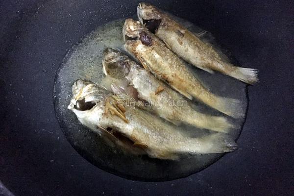 黄豆烧鱼的做法图解5