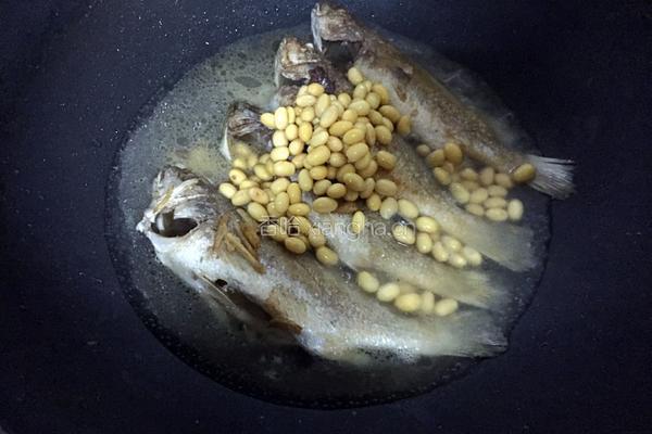 黄豆烧鱼的做法图解6