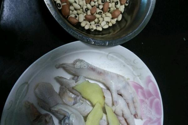 眉豆花生鸡脚汤的做法图解1
