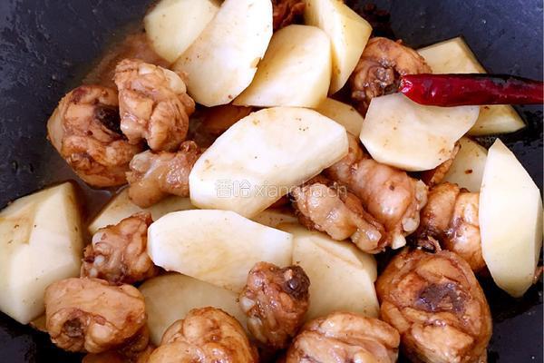 土豆焖鸡腿的做法图解6