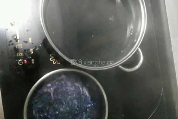 凉拌紫甘蓝的做法图解3