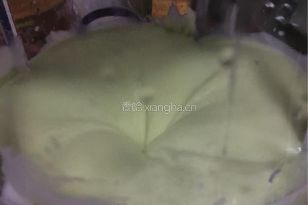 香蕉牛油果奶昔的做法图解3