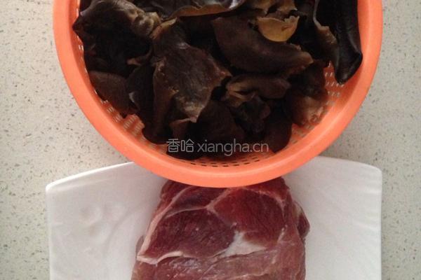 木耳饺子馅的做法图解1