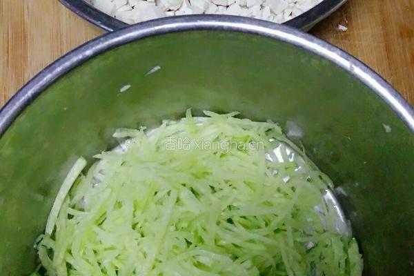 豆腐卷 妈妈的味道的做法图解1