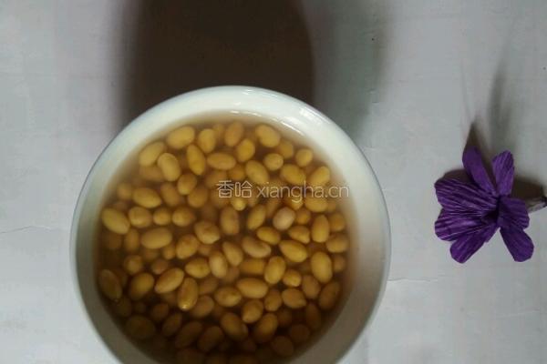 炒黄豆的做法图解1