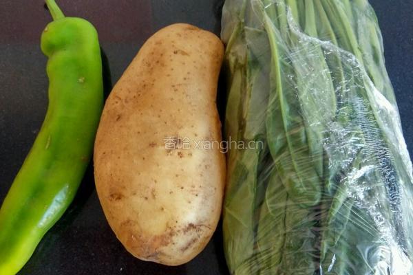 凉拌菠菜土豆丝的做法图解1