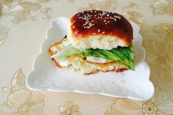 鸡蛋生菜汉堡的做法图解6