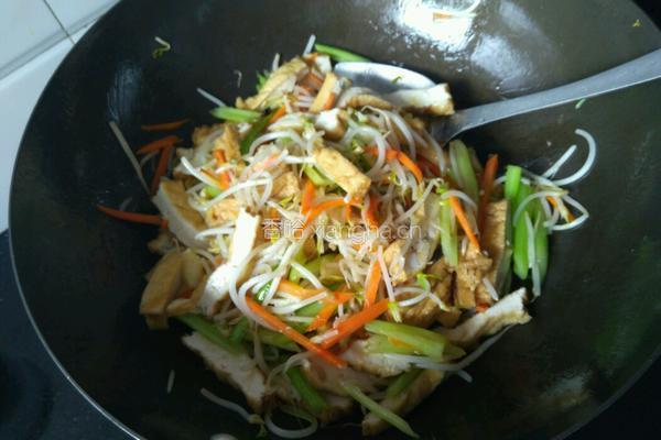 绿豆芽炒油豆腐的做法图解6