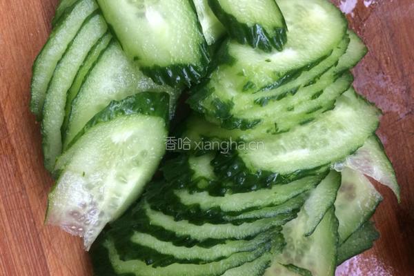 黄瓜鸡蛋汤的做法图解2
