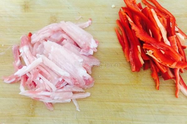 茭白炒肉丝的做法图解2