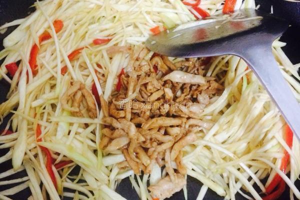 茭白炒肉丝的做法图解7