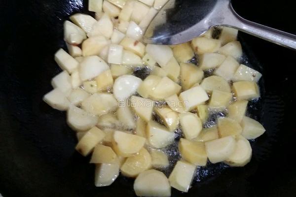 糯米土豆盖饭的做法图解1