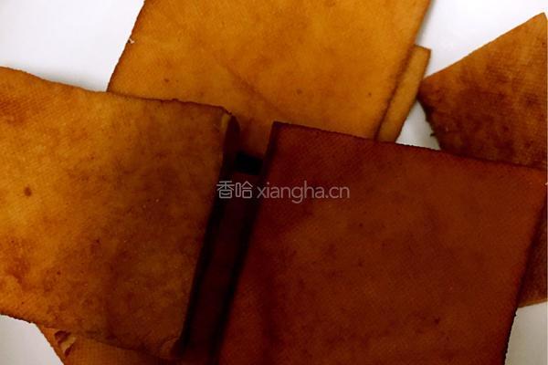 凉拌豆角黄瓜腐干的做法图解2