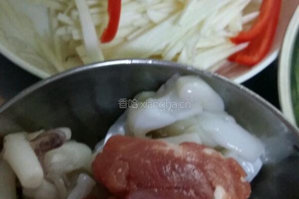 肉丝炒茭白的做法图解1