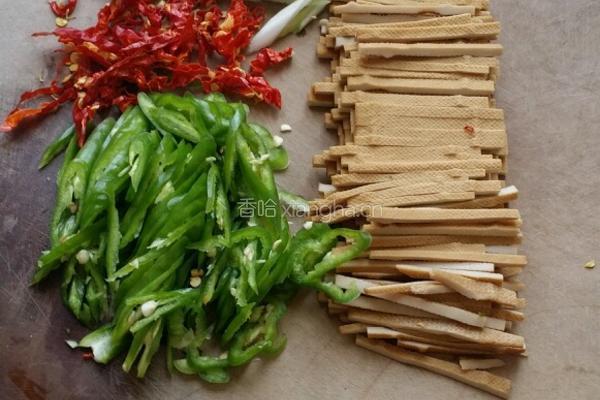 凉拌豆筋的做法图解2