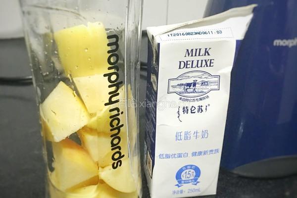 苹果牛奶汁的做法图解1