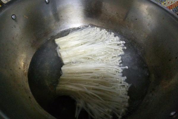 凉拌粉丝金针菇的做法图解2