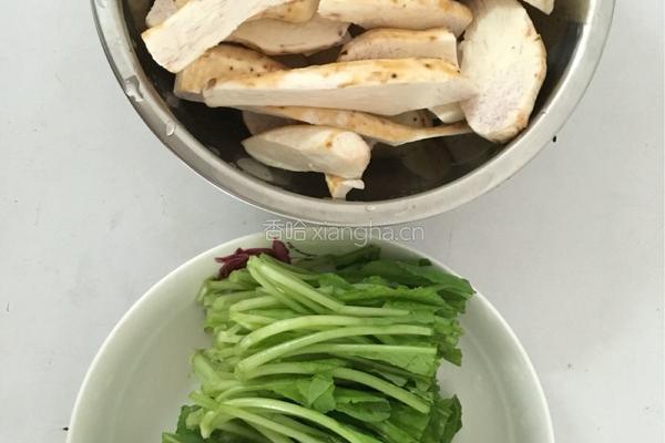 萝卜苗煮小芋头的做法图解1
