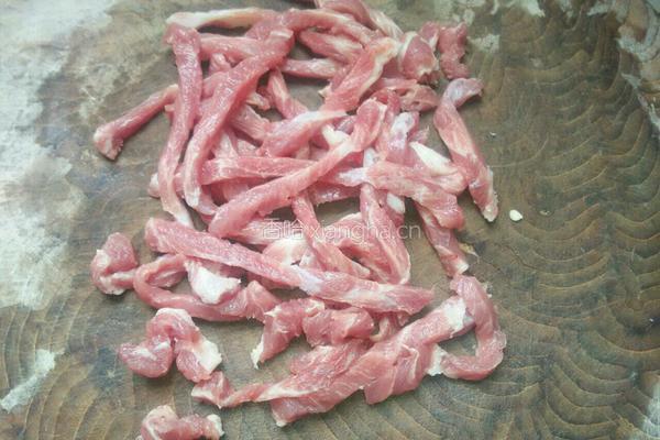 青椒茭白肉丝的做法图解2