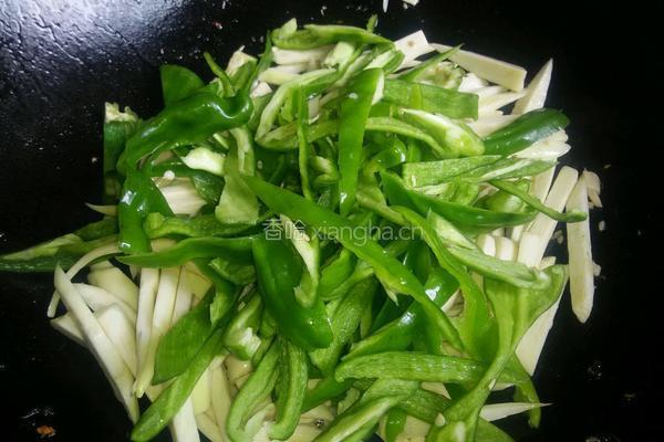 青椒茭白肉丝的做法图解10