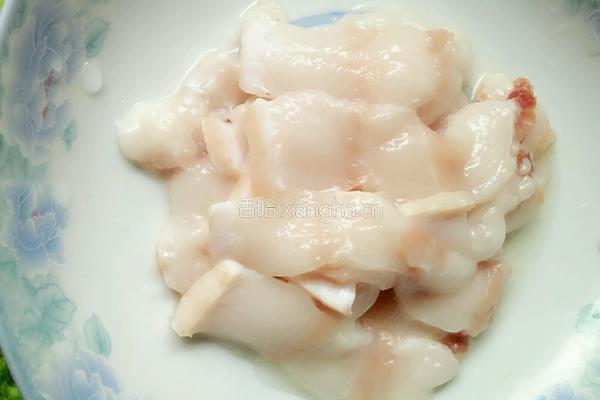 五花肉炒秋葵的做法图解1
