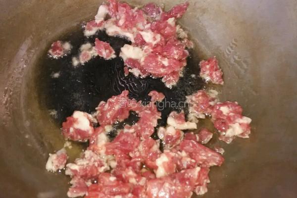 毛豆炒肉末的做法图解2