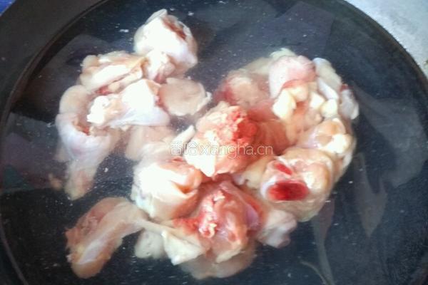 土豆豆角炖鸡块的做法图解1