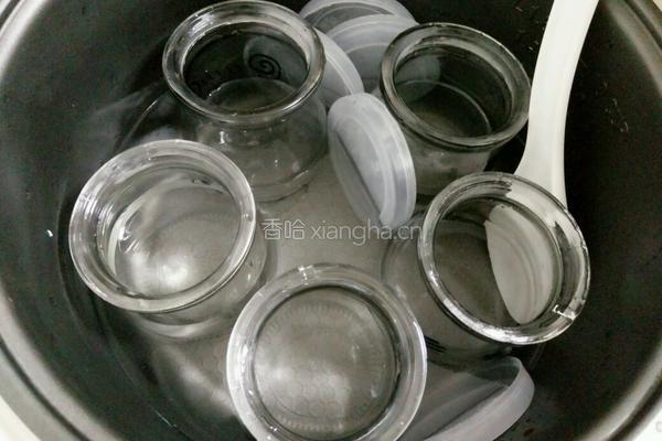 电饭锅自制酸奶的做法图解1