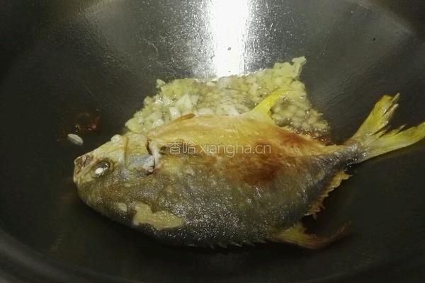 红烧茄汁鲳鱼的做法图解3