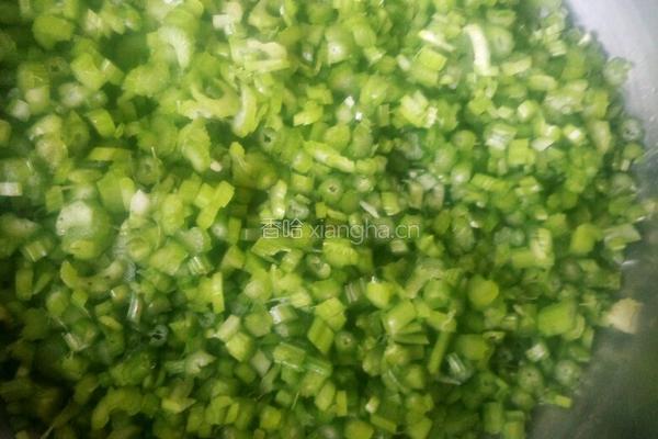 芹菜猪肉饺子的做法图解2
