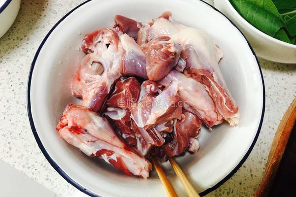 羊腿炖萝卜的做法图解2