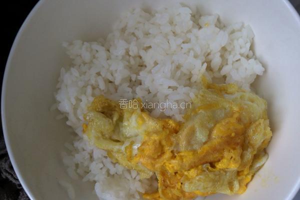 老干妈鸡蛋炒饭的做法图解3