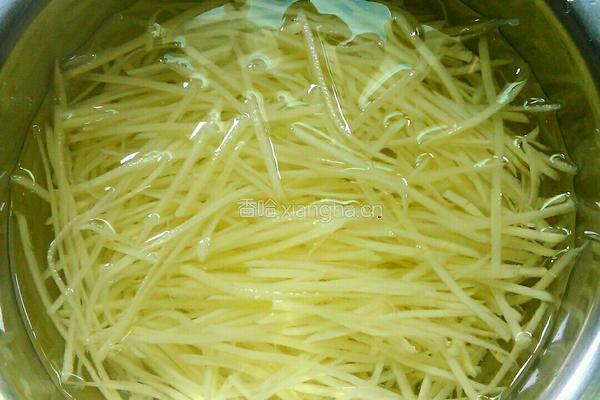 土豆丝炒肉的做法图解2