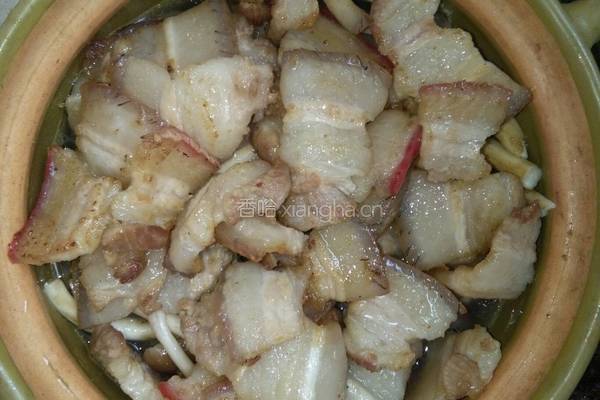 五花肉炖茶树菇的做法图解4