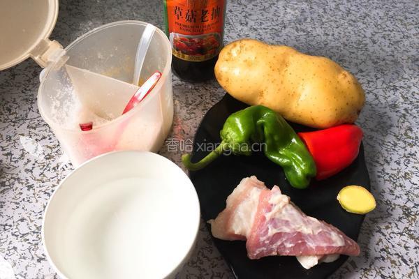 土豆片烧肉的做法图解1