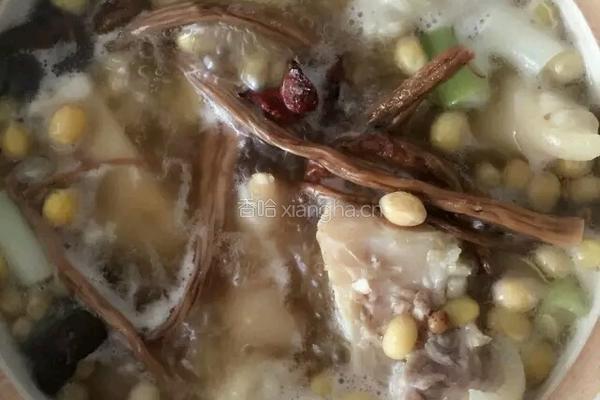 干燥的秋天来点滋补的汤食让你的肌肤Q弹起来的做法图解8