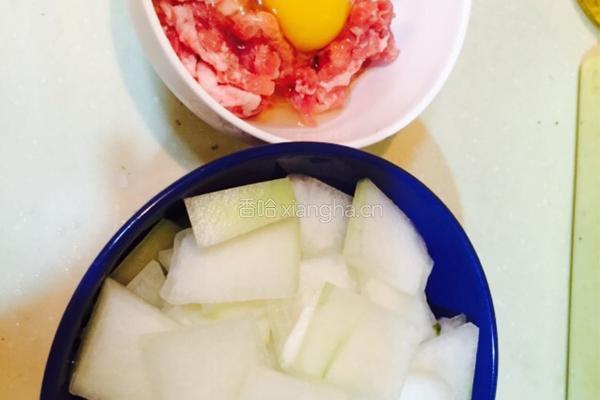 冬瓜肉丸汤的做法图解1