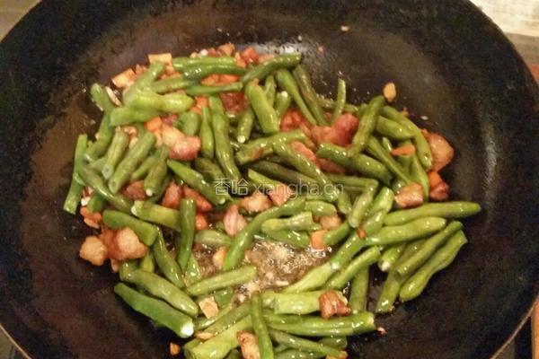 肉炒紫豆角的做法图解5