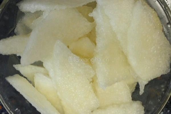 银耳莲子红枣羹的做法图解2
